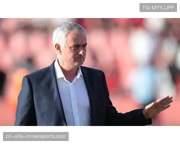 穆里尼奥不满判罚被红牌驱逐本菲卡主场告负